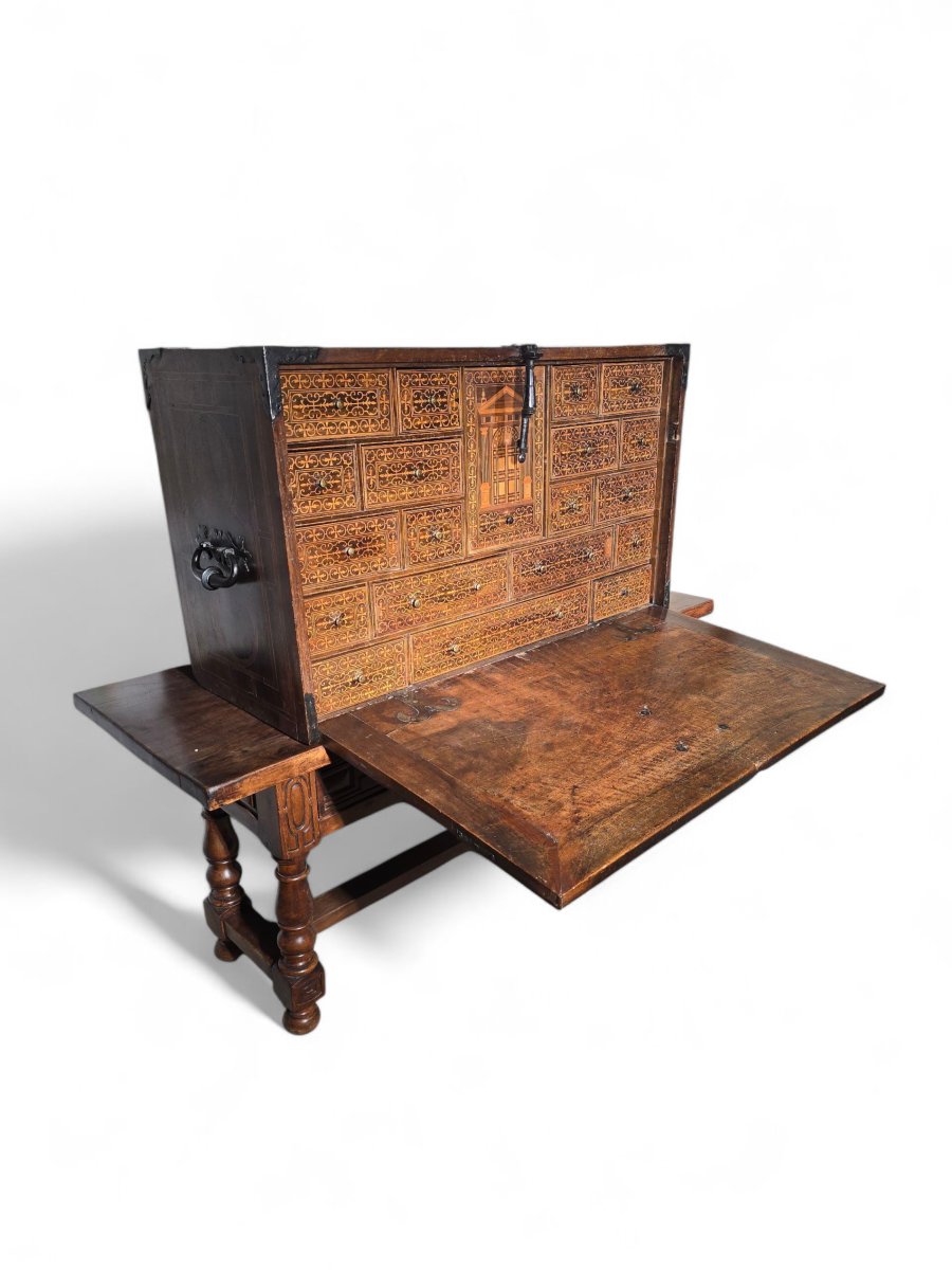 17th-century Spanish Cabinet In Walnut And Exotic Woods, Marquetry Interior-photo-3