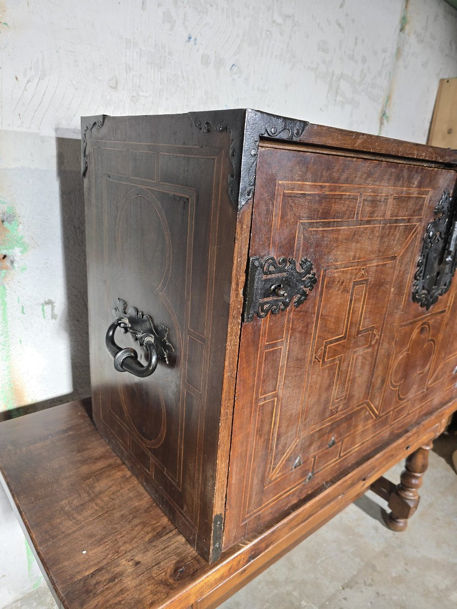 17th-century Spanish Cabinet In Walnut And Exotic Woods, Marquetry Interior-photo-3