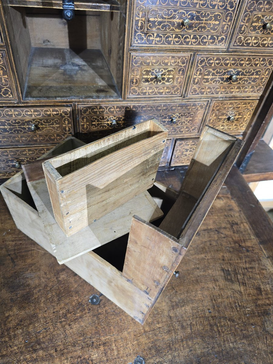 17th-century Spanish Cabinet In Walnut And Exotic Woods, Marquetry Interior-photo-8