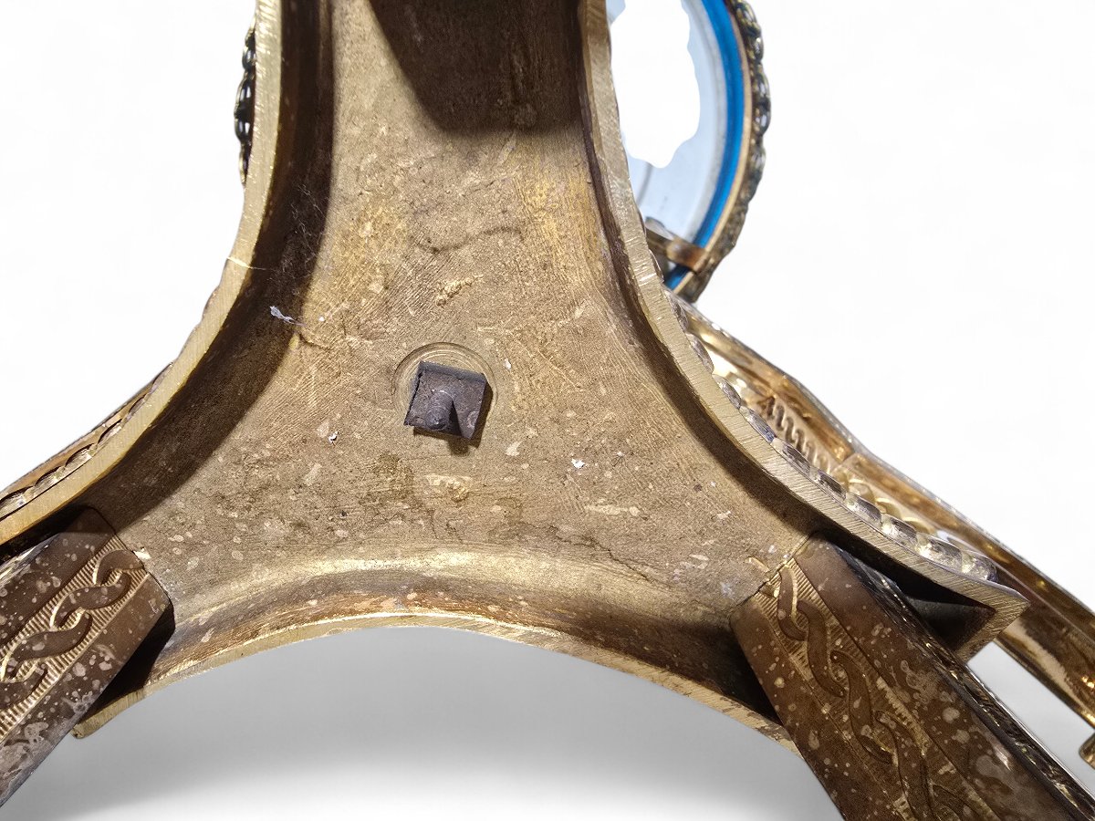 Paire de candélabres français du XIXe siècle en bronze doré finement ciselé-photo-1