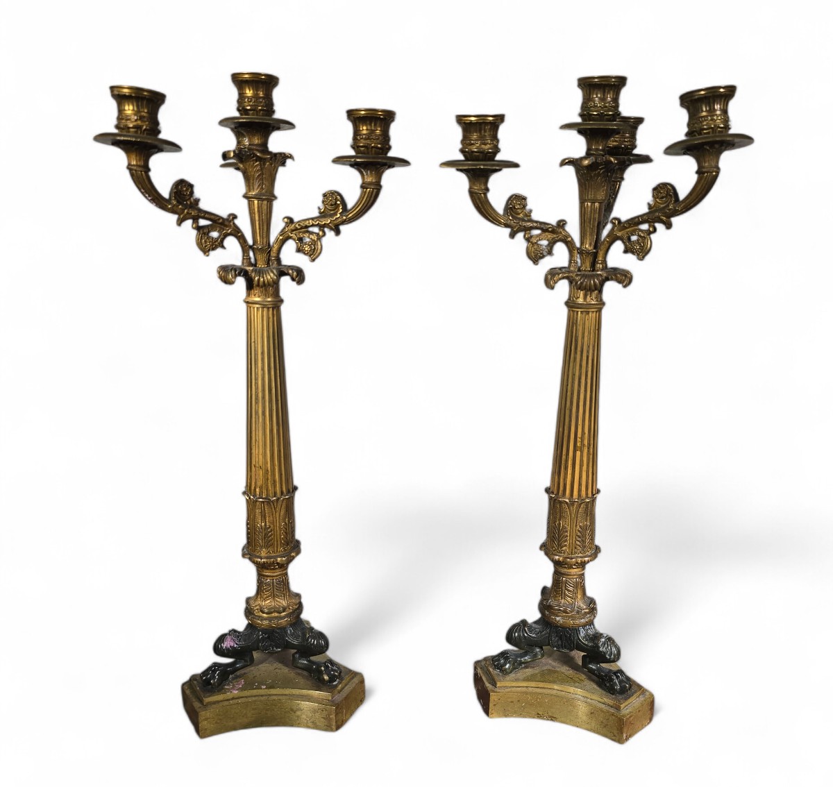 Paire de candélabres français du XIXe siècle en bronze doré finement ciselé