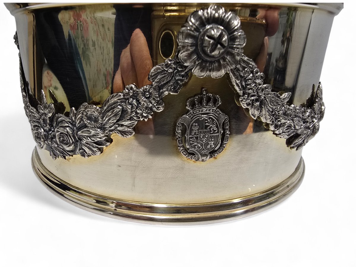 Royal Spanish Silver Casket By Yanes, Decorated With Coats Of Arms And Birds, Heritage N-photo-1