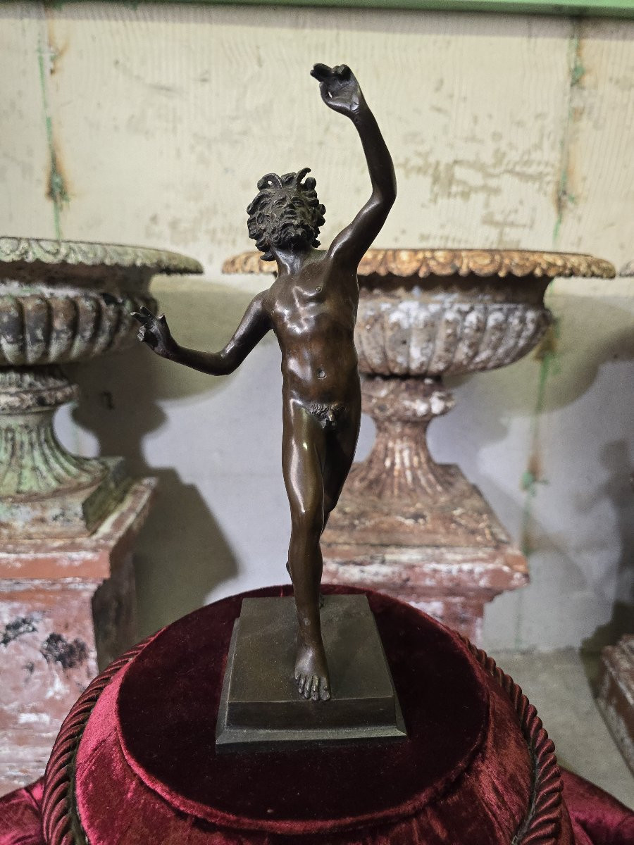 Monumental Italian Circular Pouf In Red Quilted Velvet With Bronze Faun Sculpture-photo-5