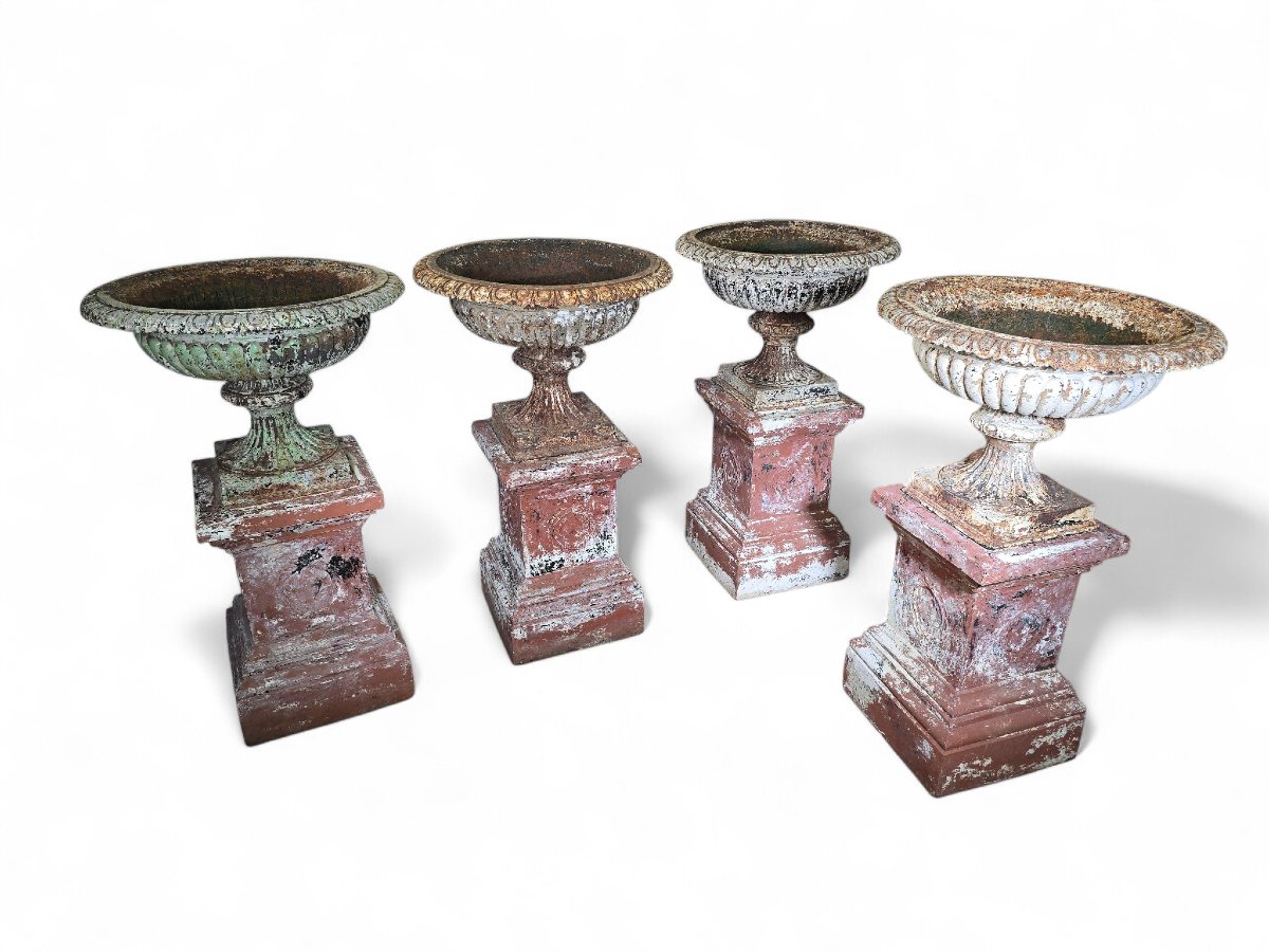 Set Of Four Large 19th-century French Cast Iron Garden Urns With Tin Bases-photo-2