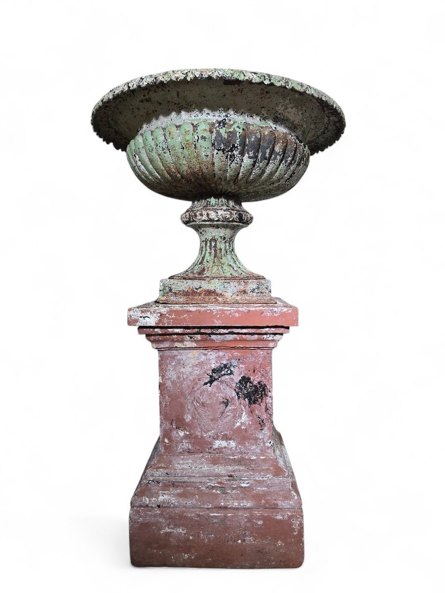 Set Of Four Large 19th-century French Cast Iron Garden Urns With Tin Bases-photo-4