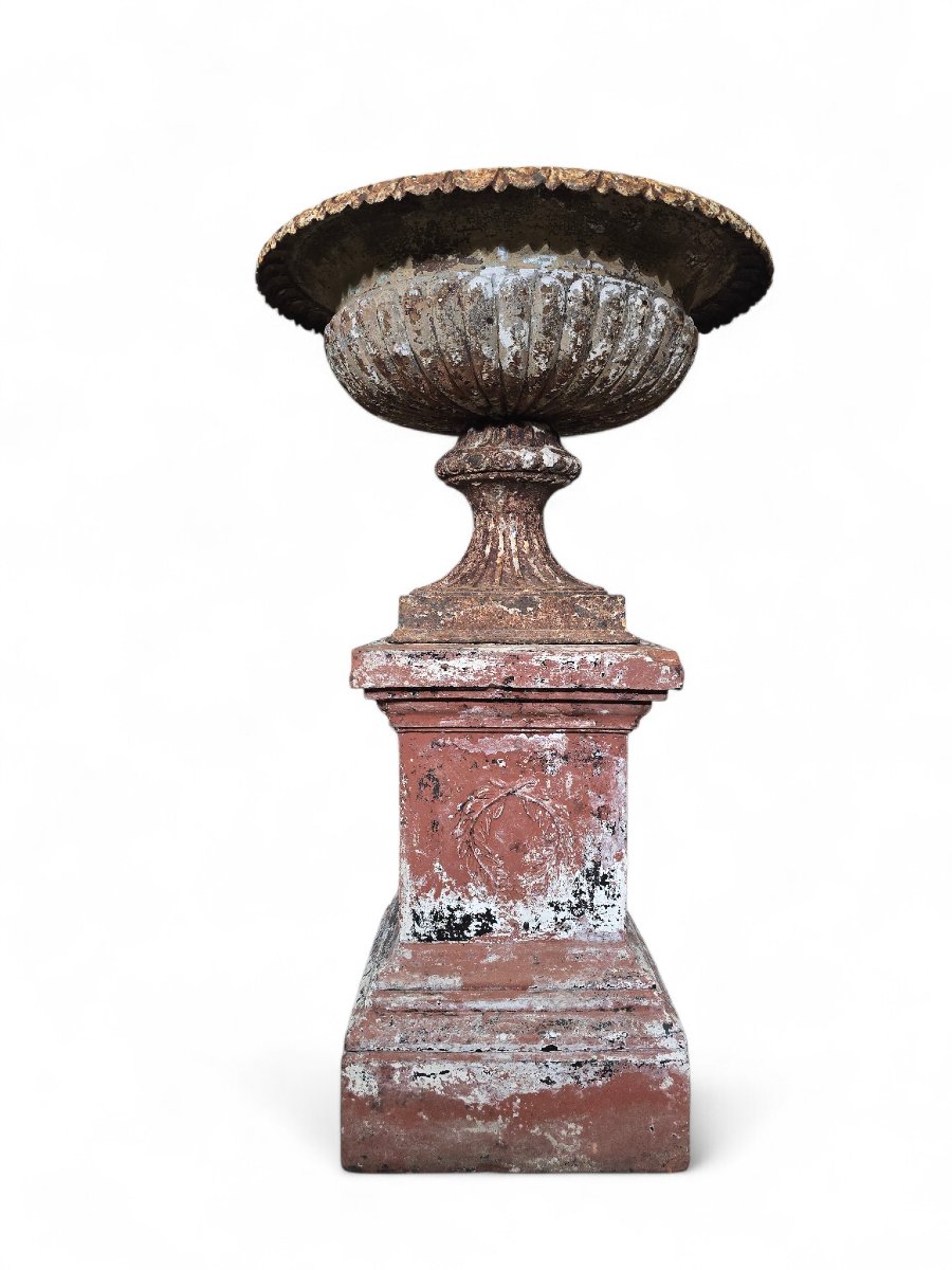 Set Of Four Large 19th-century French Cast Iron Garden Urns With Tin Bases-photo-1