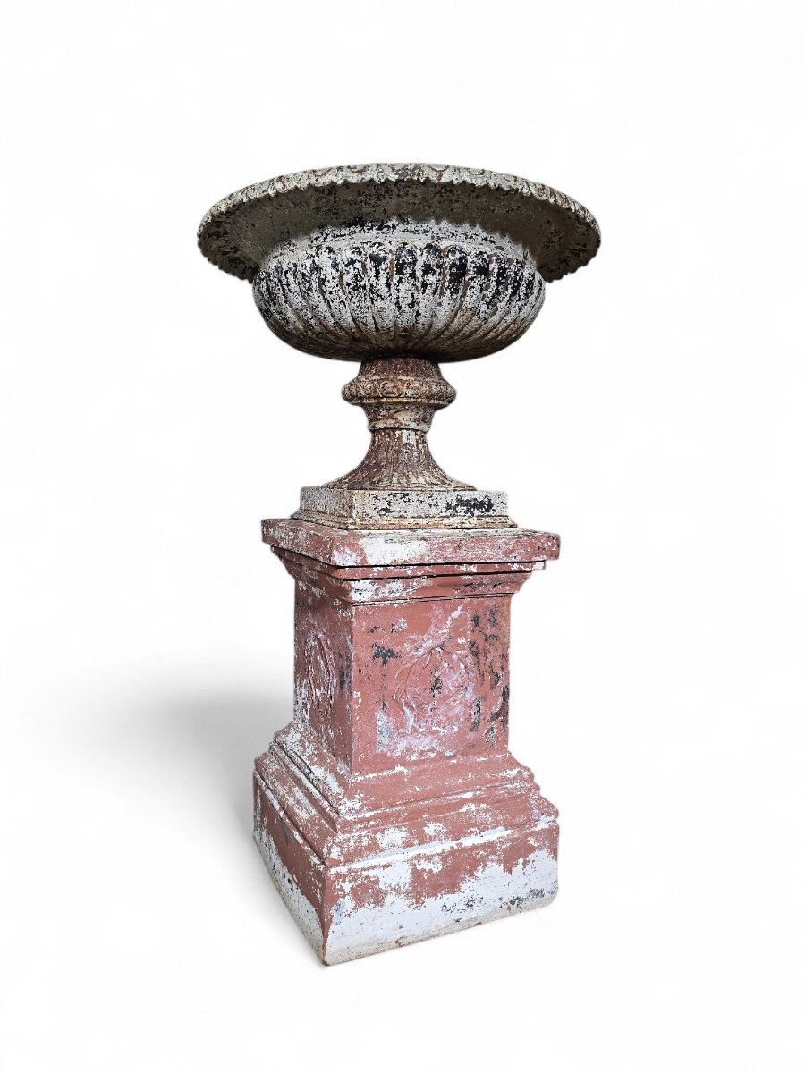 Set Of Four Large 19th-century French Cast Iron Garden Urns With Tin Bases-photo-2