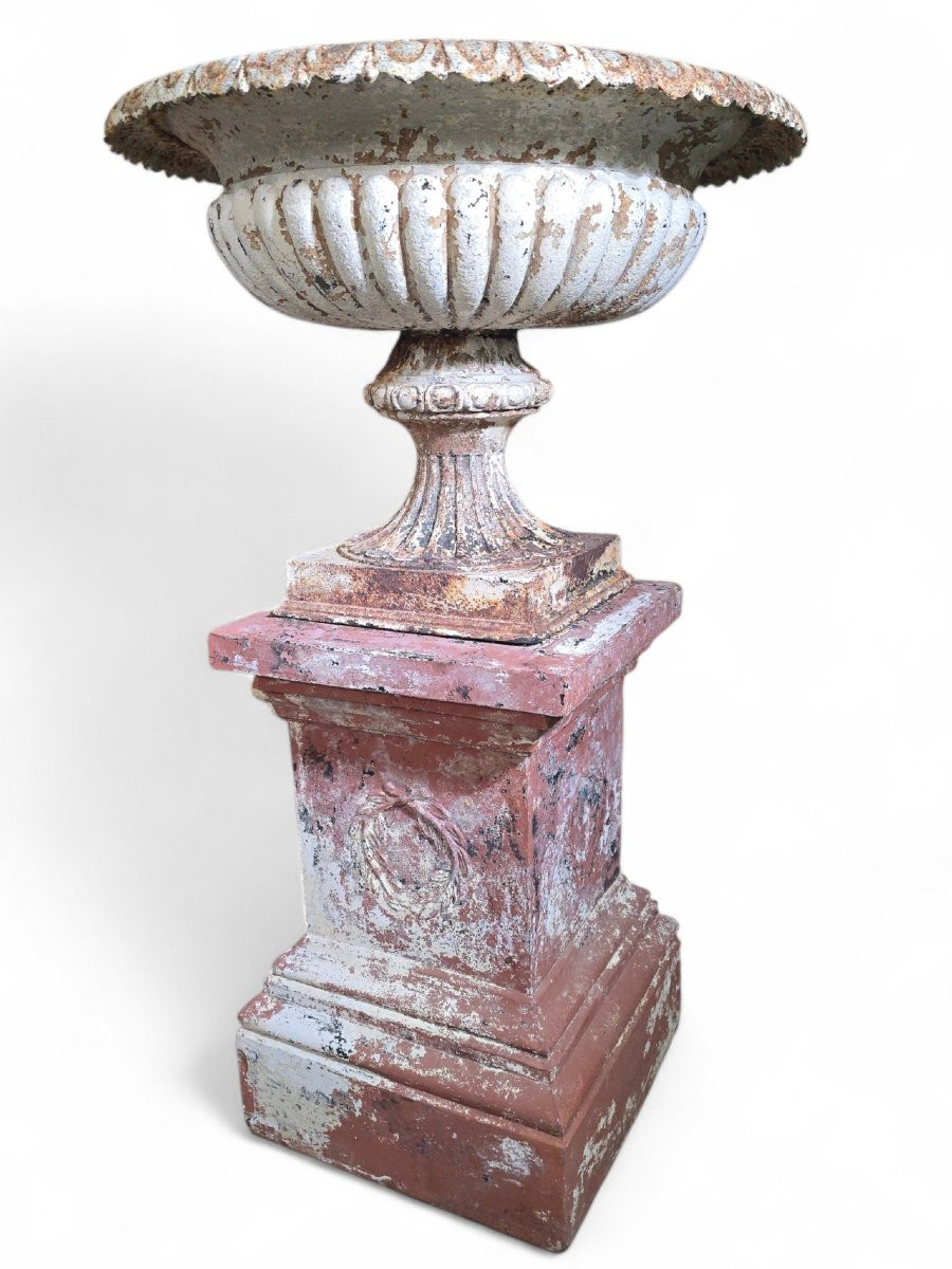 Set Of Four Large 19th-century French Cast Iron Garden Urns With Tin Bases-photo-3