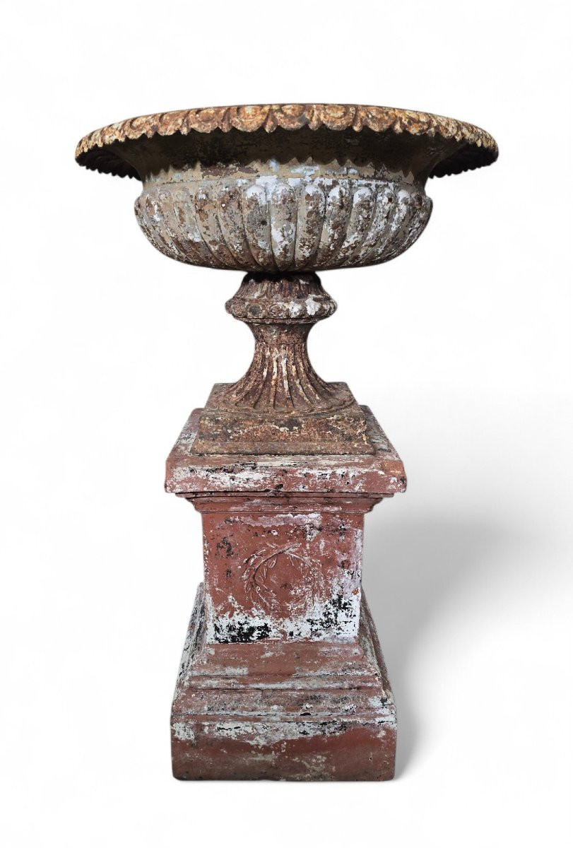 Set Of Four Large 19th-century French Cast Iron Garden Urns With Tin Bases-photo-4