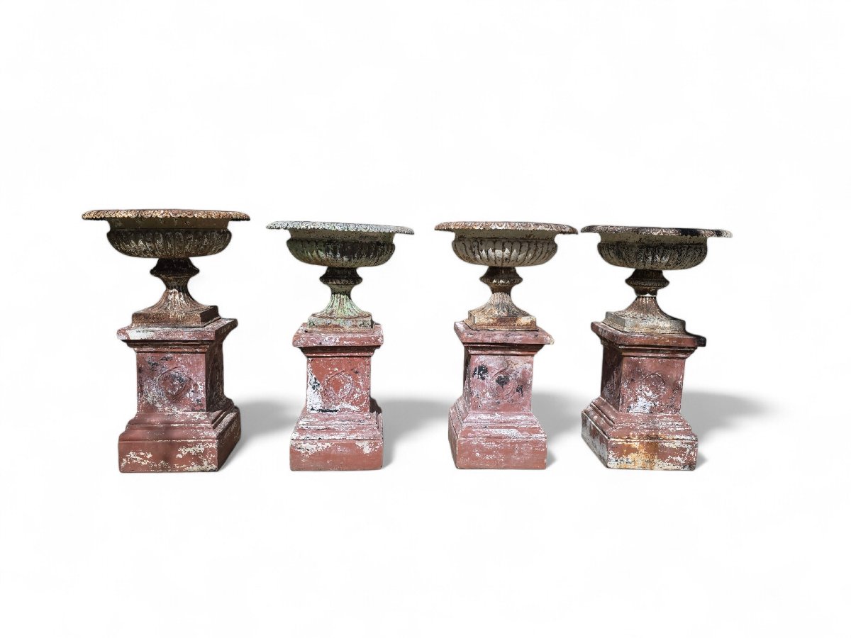 Set Of Four Large 19th-century French Cast Iron Garden Urns With Tin Bases-photo-1