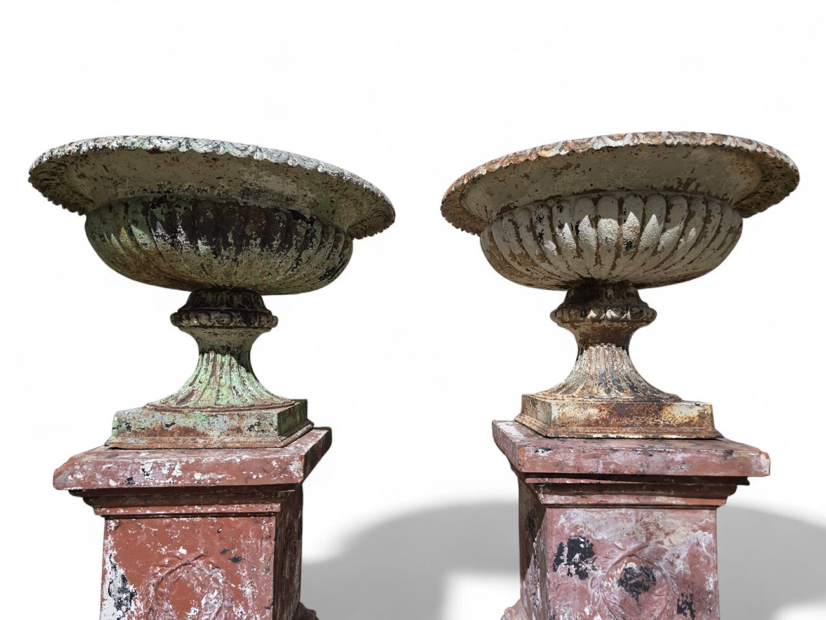 Set Of Four Large 19th-century French Cast Iron Garden Urns With Tin Bases-photo-2