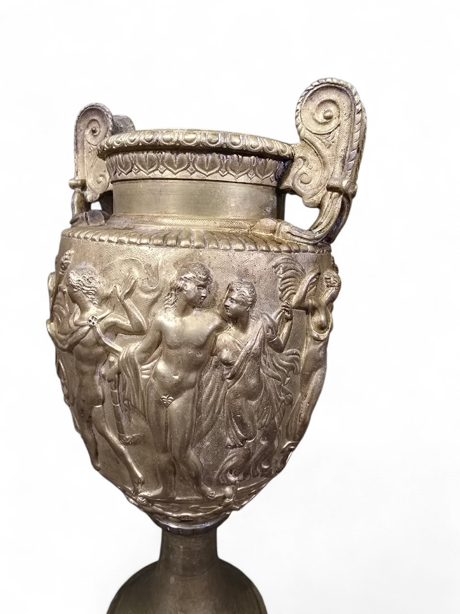 Paire de vases en bronze patiné français du XIXe siècle, ornés de reliefs mythologiques grecs-photo-3