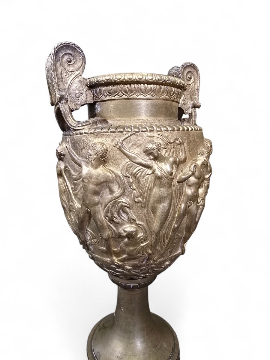 Paire de vases en bronze patiné français du XIXe siècle, ornés de reliefs mythologiques grecs-photo-4