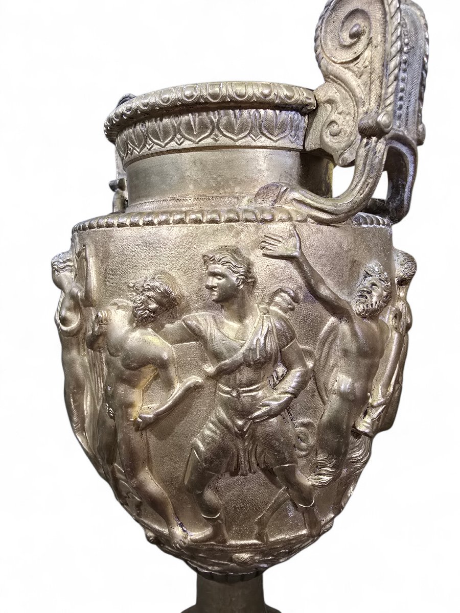 Paire de vases en bronze patiné français du XIXe siècle, ornés de reliefs mythologiques grecs-photo-7