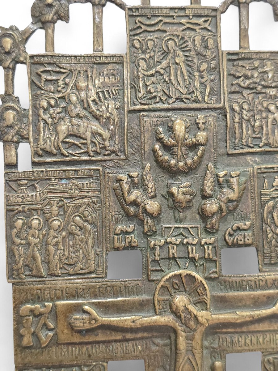 Croix orthodoxe russe en bronze coulé du XIXe siècle, ornée d'inscriptions en slavon en relief-photo-2