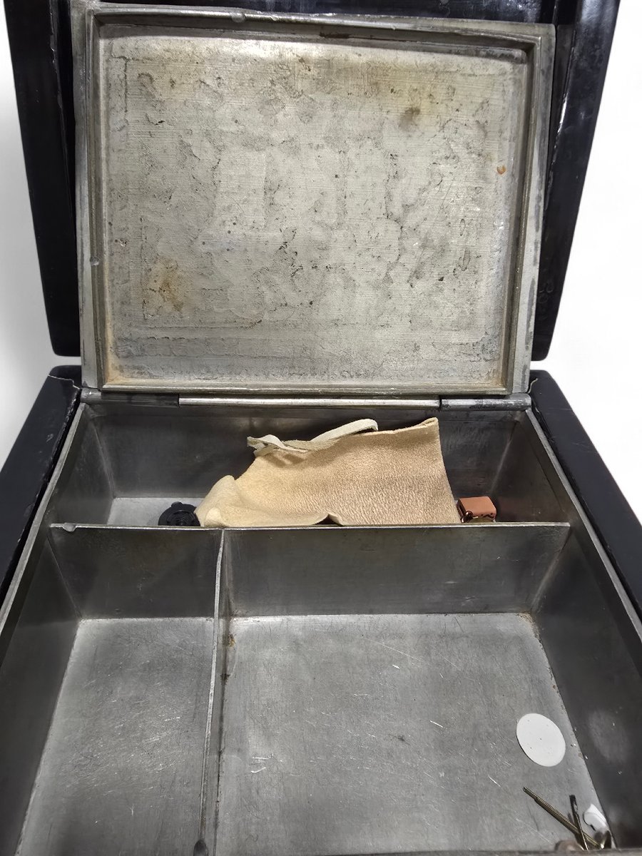 Boîte laquée chinoise du XIXe siècle à intérieur en métal gravé-photo-3