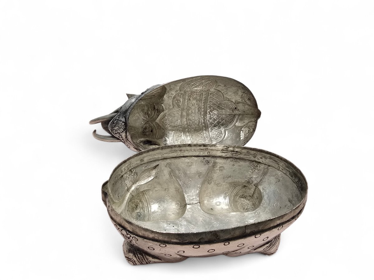 Paire de boîtes éléphant en argent massif, décor floral, Inde, XIXe siècle-photo-8