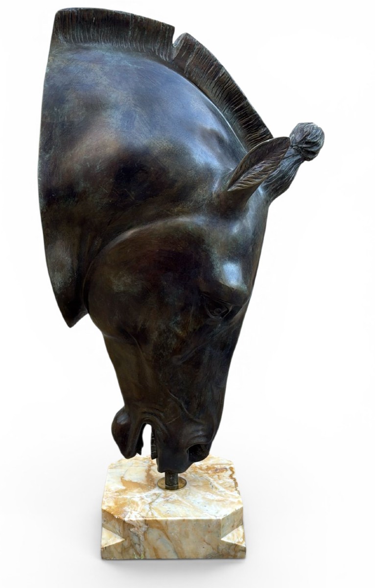 Grande sculpture italienne en bronze représentant une tête de cheval grec sur socle en marbre, 
