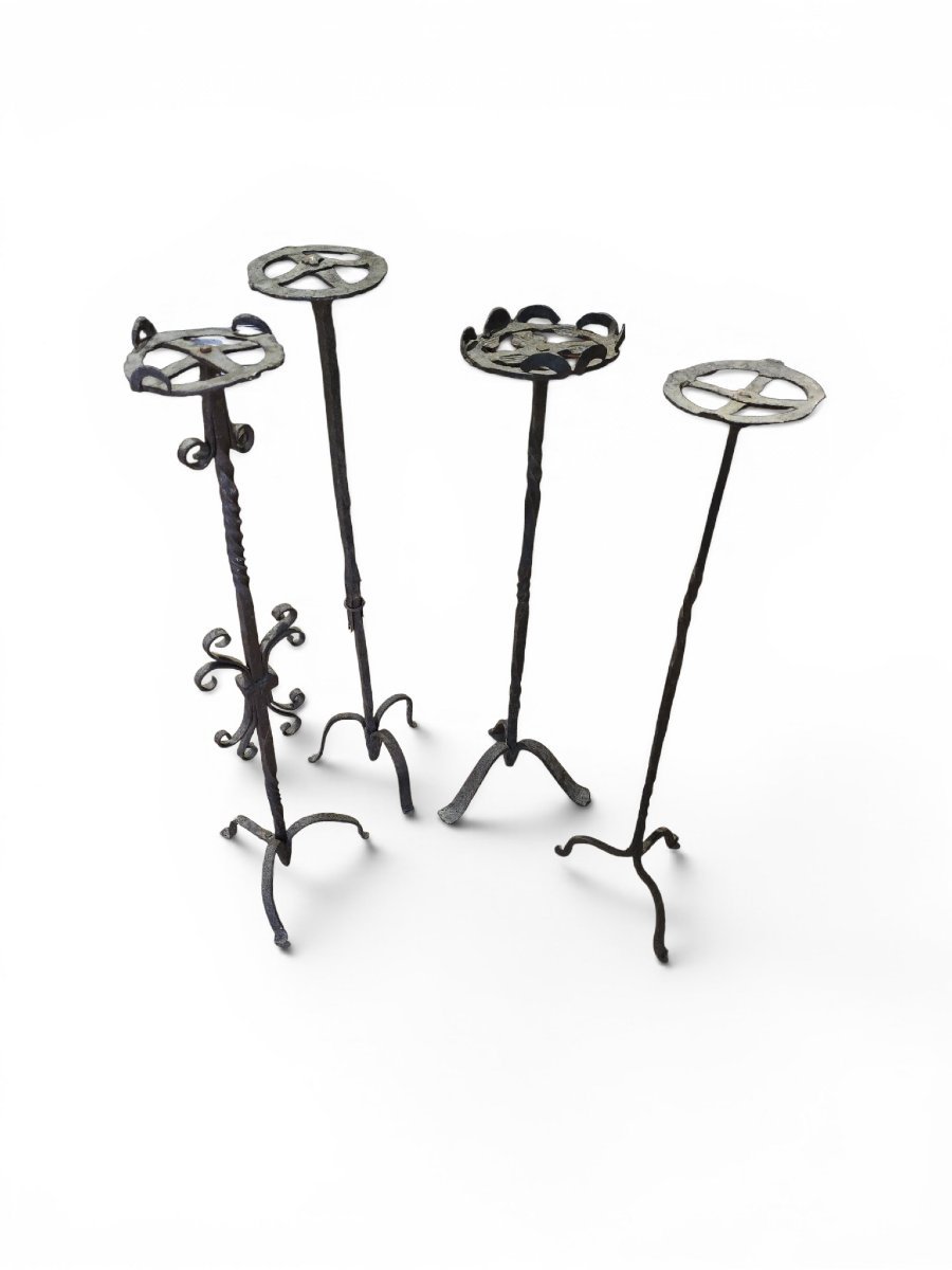 Ensemble de quatre chandeliers gothiques espagnols en fer forgé, fin du XVe siècle-photo-4