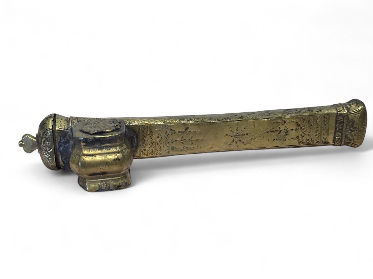 Encrier ottoman en bronze gravé, fin XVIIIe siècle