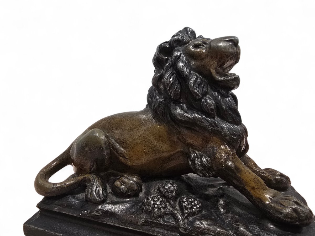 Lion en bronze viennois du XIXe siècle, peint à froid et signé « MR »-photo-3