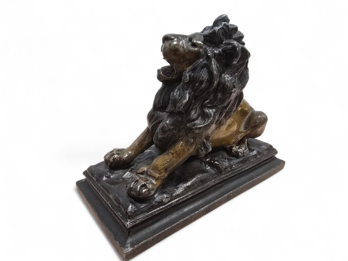 Lion en bronze viennois du XIXe siècle, peint à froid et signé « MR »-photo-4
