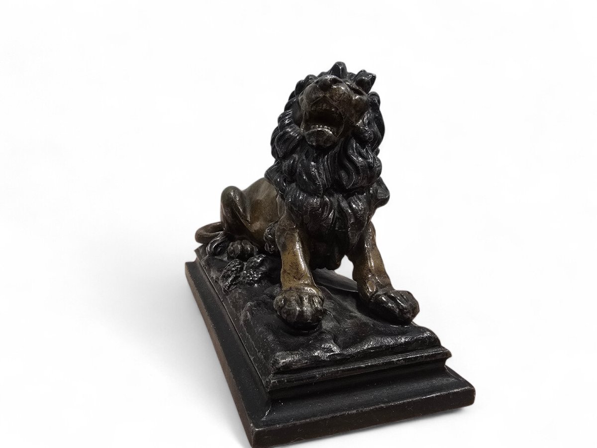 Lion en bronze viennois du XIXe siècle, peint à froid et signé « MR »-photo-6