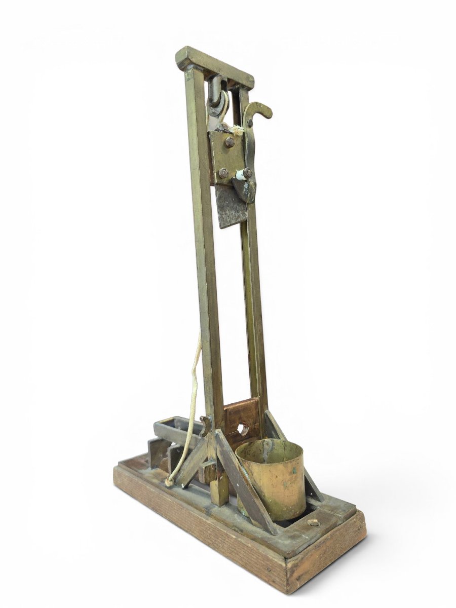 Coupe-cigares guillotine des années 1940 en bois et laiton
