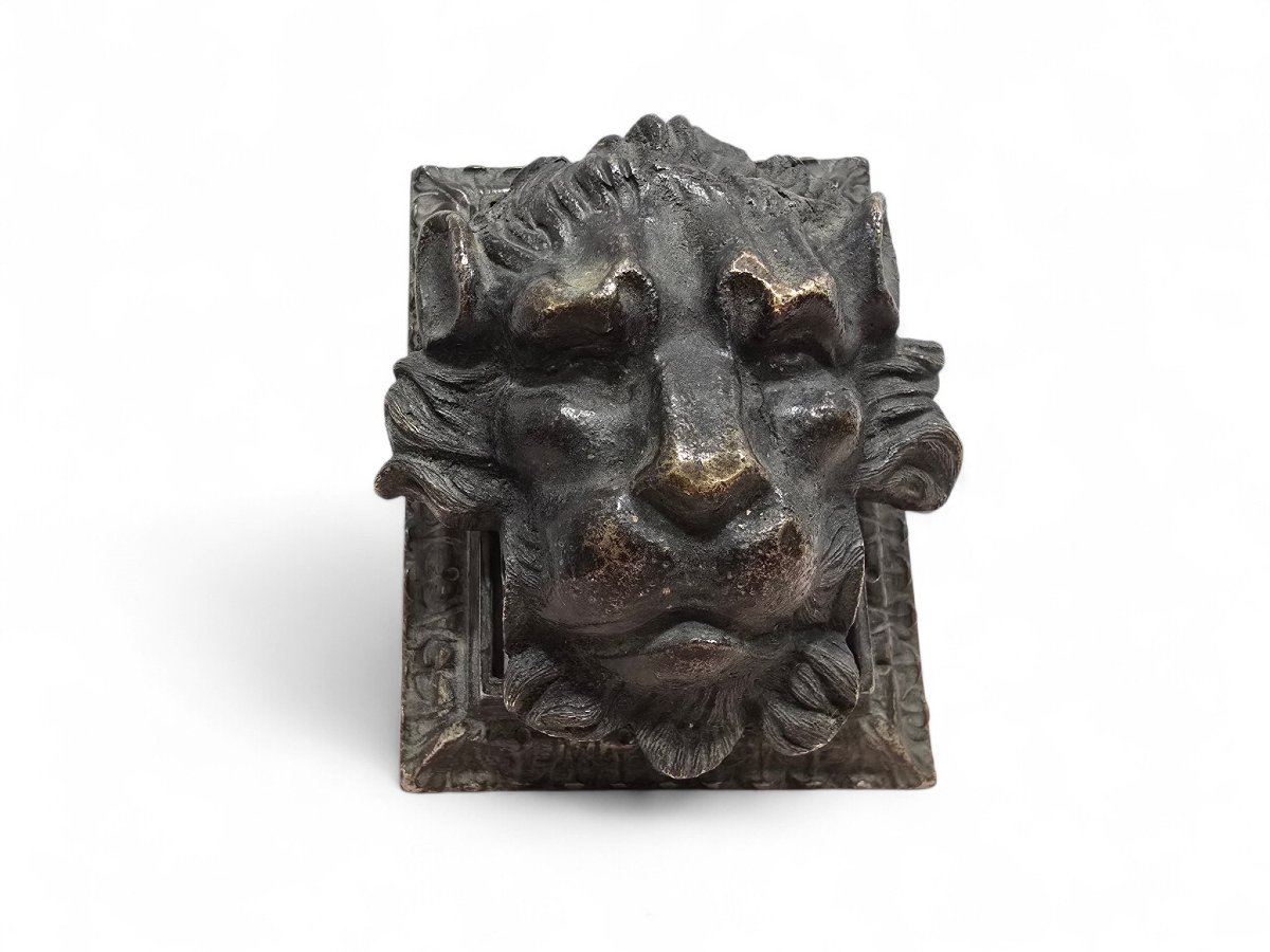Presse-papier tête de lion en bronze, XIXe siècle