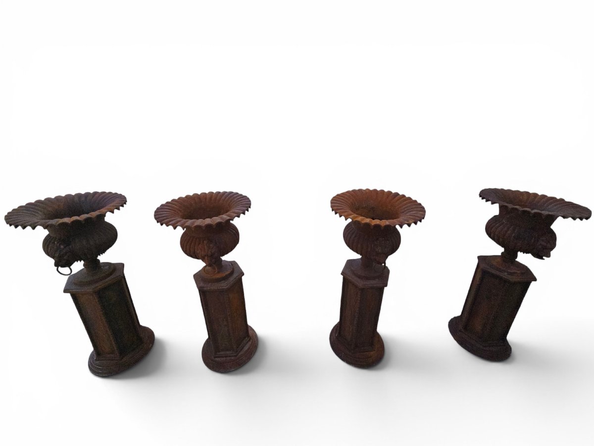 Set Of Four Garden Urns Made Of Weathered Iron, Italy, 1960s-photo-2
