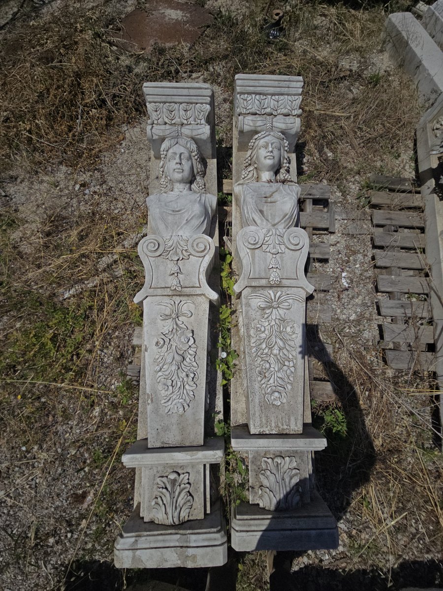 Paire de cariatidesen marbre, seconde moitié du XXe siècle-photo-7