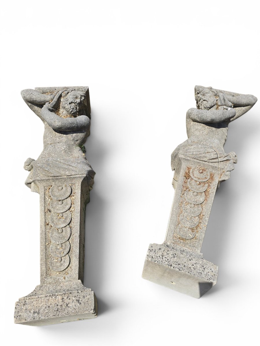 Paire de sculptures en pierre taillée à la main, début du XXe siècle