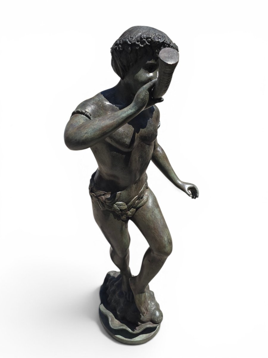 Sculpture en bronze patiné représentant un garçon soufflant dans un cor, Italie, dé-photo-2