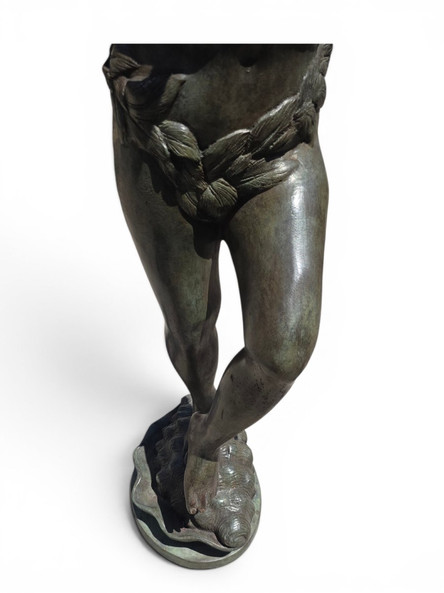 Sculpture en bronze patiné représentant un garçon soufflant dans un cor, Italie, dé-photo-2