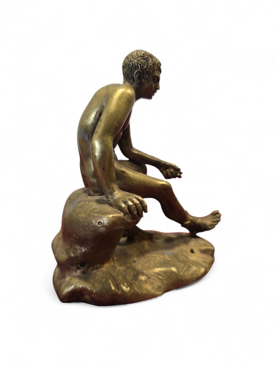 Bronze du Grand Tour du XIXe siècle représentant Hermès assis sur un rocher-photo-3