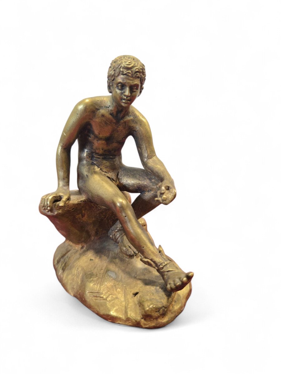 Bronze du Grand Tour du XIXe siècle représentant Hermès assis sur un rocher