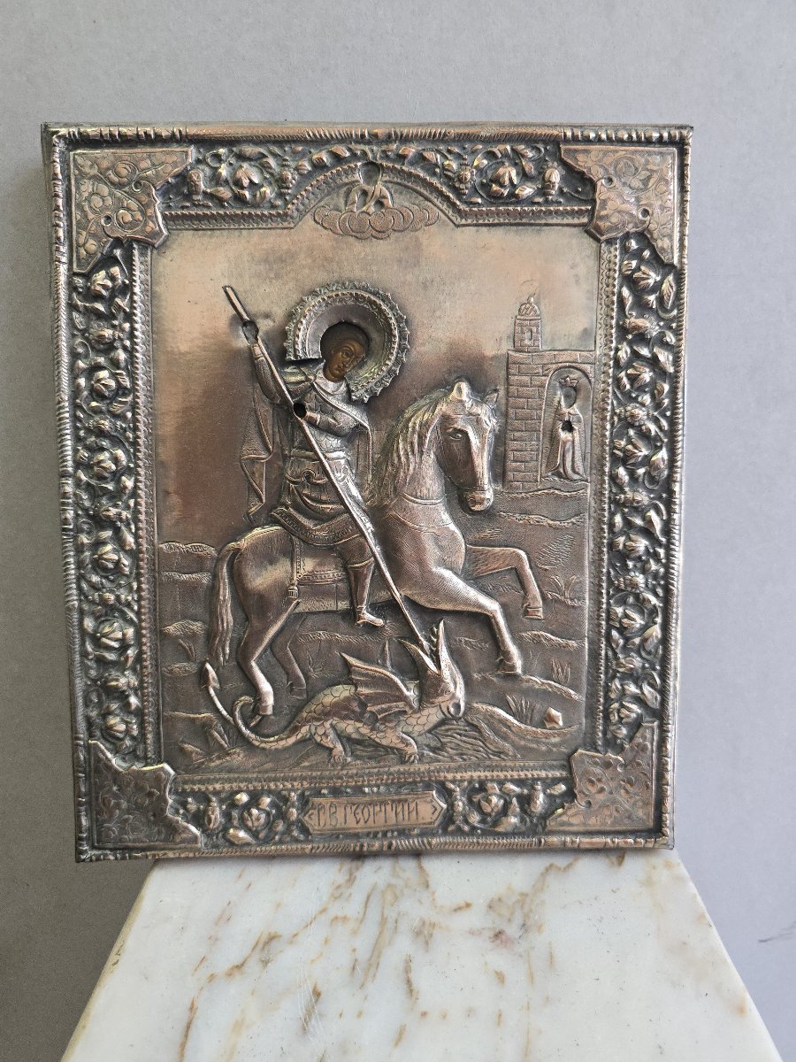 Icône du XIXe siècle représentant saint Georges terrassant le dragon, ornée d'un oklad (riza) e