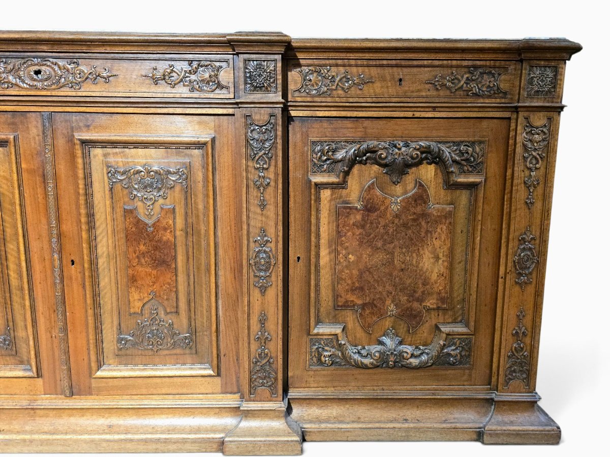 Grand buffet français du XIXe siècle en bois fruitier, avec plateau en marbre veiné d'une seule-photo-3