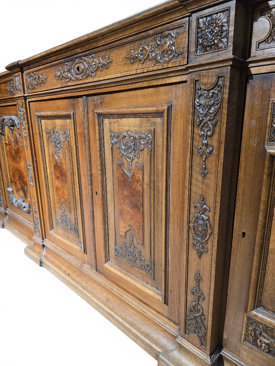 Grand buffet français du XIXe siècle en bois fruitier, avec plateau en marbre veiné d'une seule-photo-3