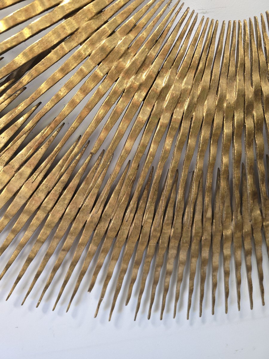 soleil rayonnant en bois sculpté et doré du XVIIIe siècle-photo-1
