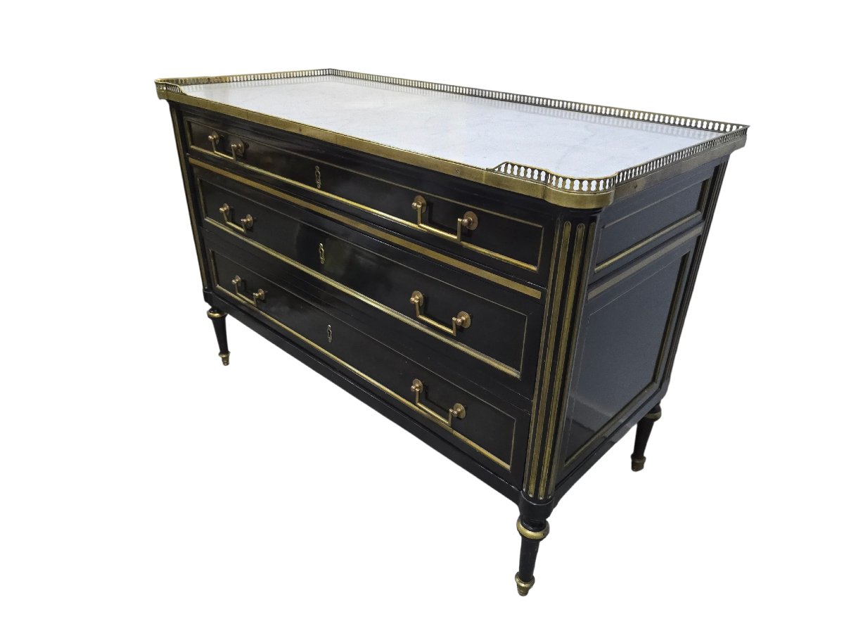 Paire de commodes ébène à plateaux de marbre et ornements en bronze doré, début du XXe siècle-photo-2