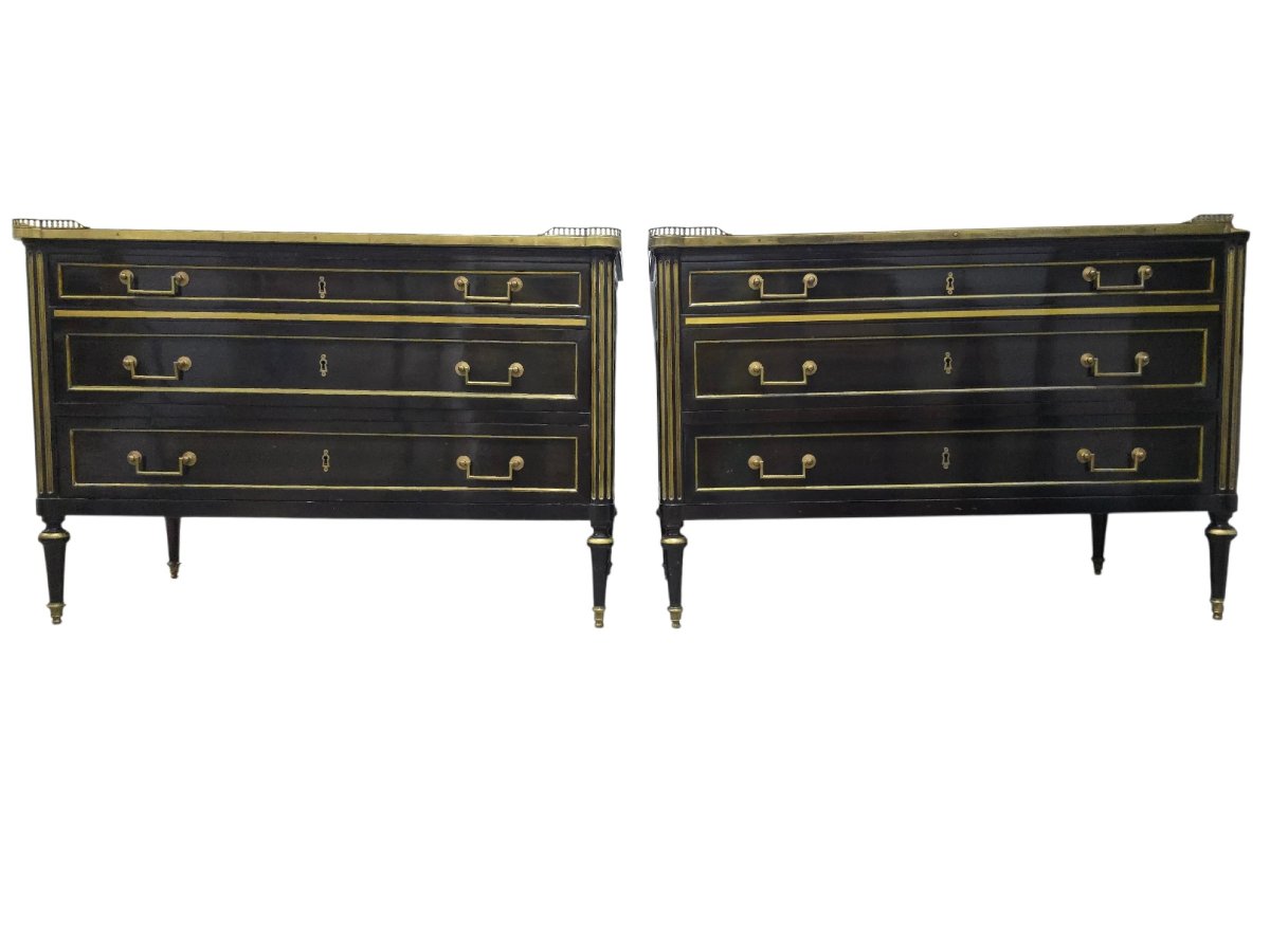 Paire de commodes ébène à plateaux de marbre et ornements en bronze doré, début du XXe siècle-photo-3