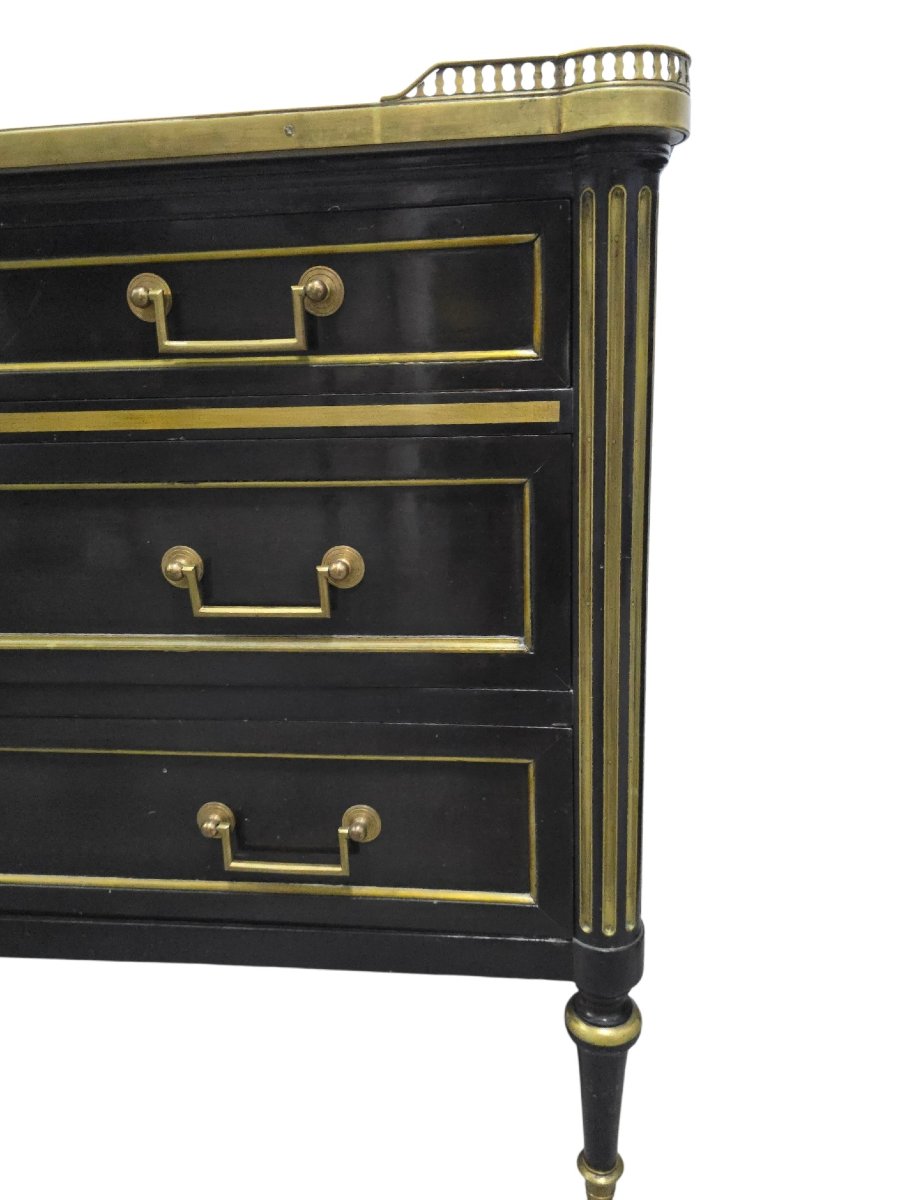 Paire de commodes ébène à plateaux de marbre et ornements en bronze doré, début du XXe siècle-photo-4