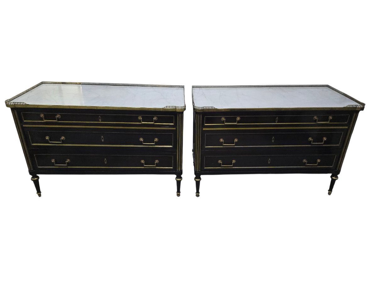 Paire de commodes ébène à plateaux de marbre et ornements en bronze doré, début du XXe siècle-photo-2
