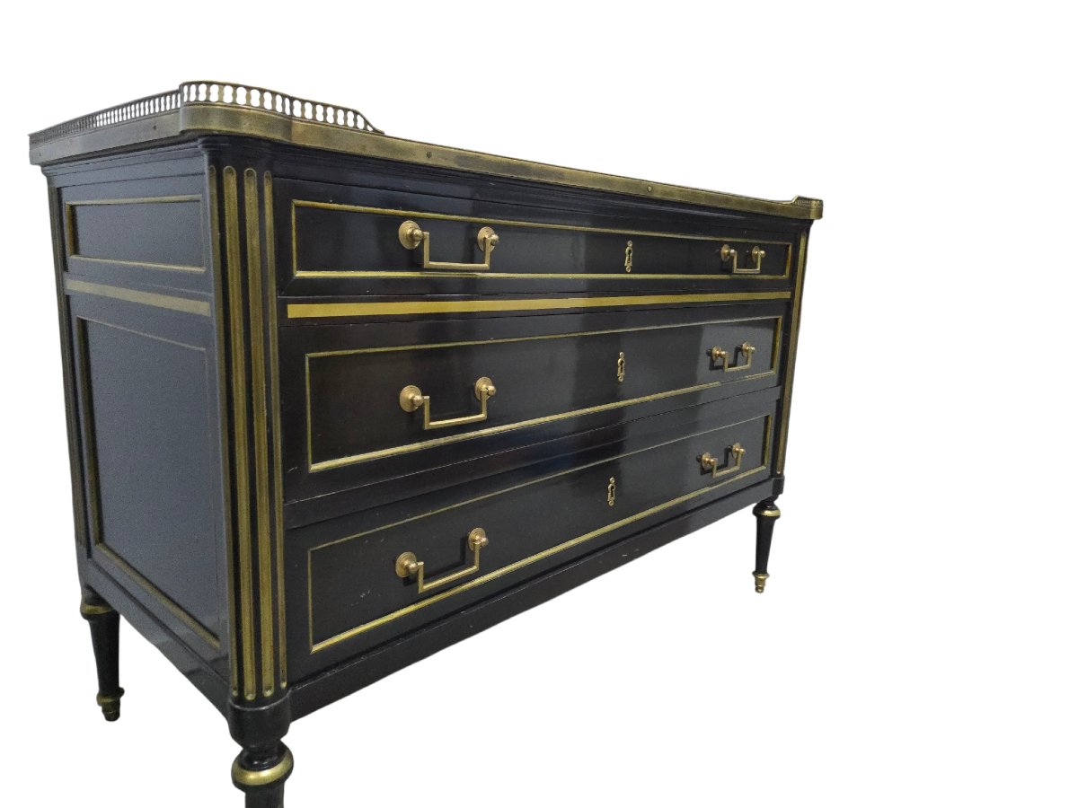 Paire de commodes ébène à plateaux de marbre et ornements en bronze doré, début du XXe siècle-photo-5