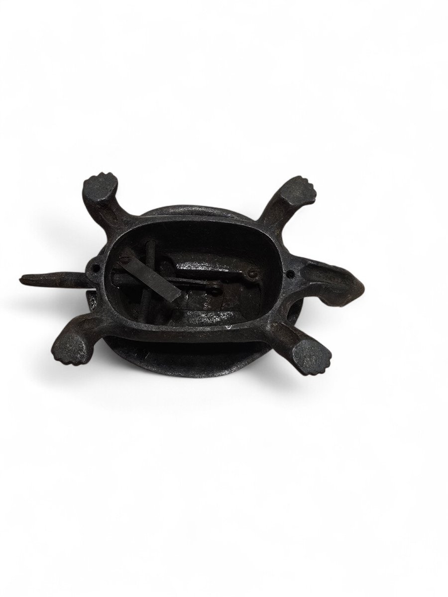 Rare coupe-cigares en fonte en forme de tortue, XIXe siècle-photo-3