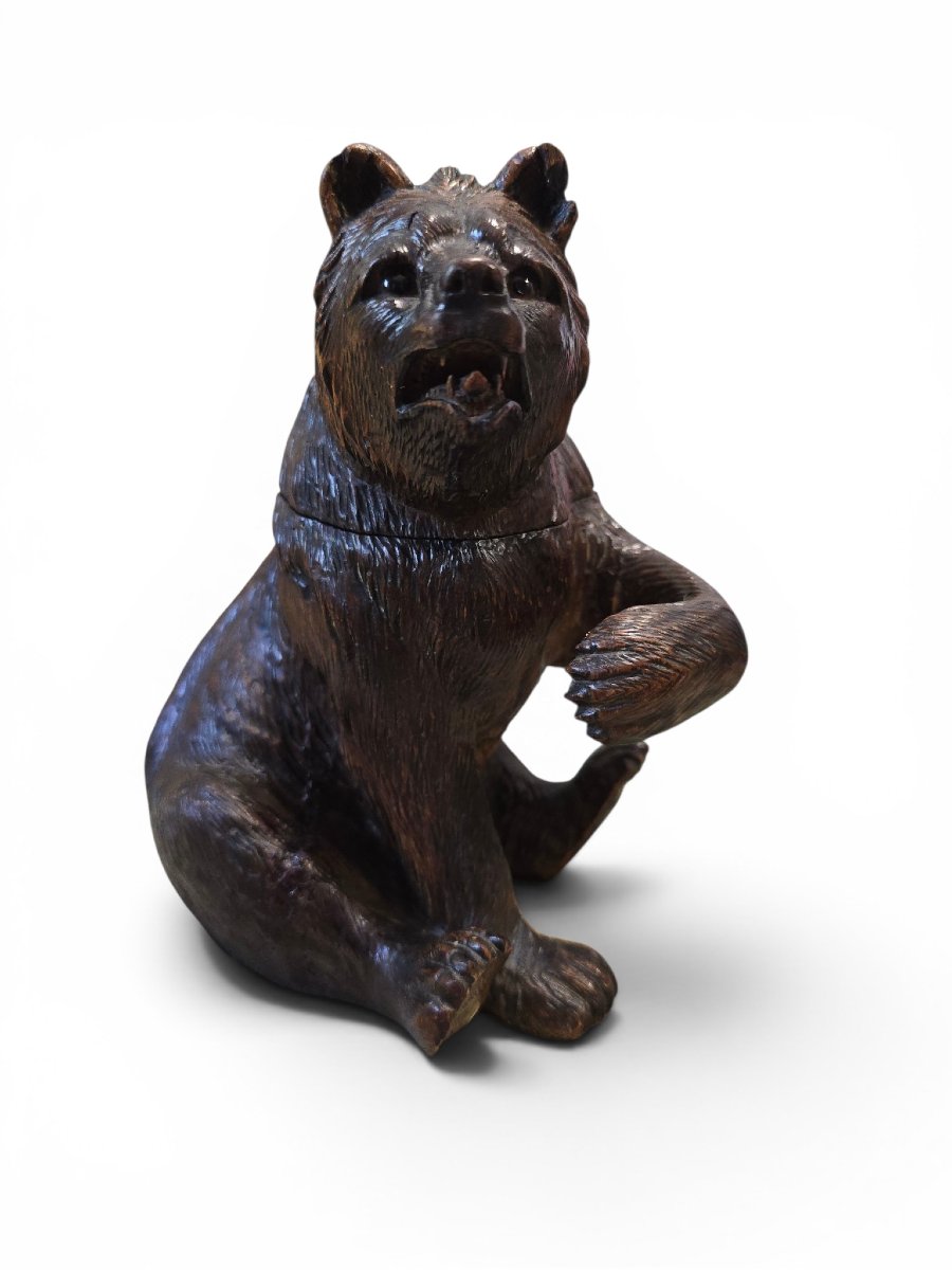 Encrier en forme d'ours sculpté de la Forêt-Noire, XIXe siècle, avec yeux en verre et encrier d
