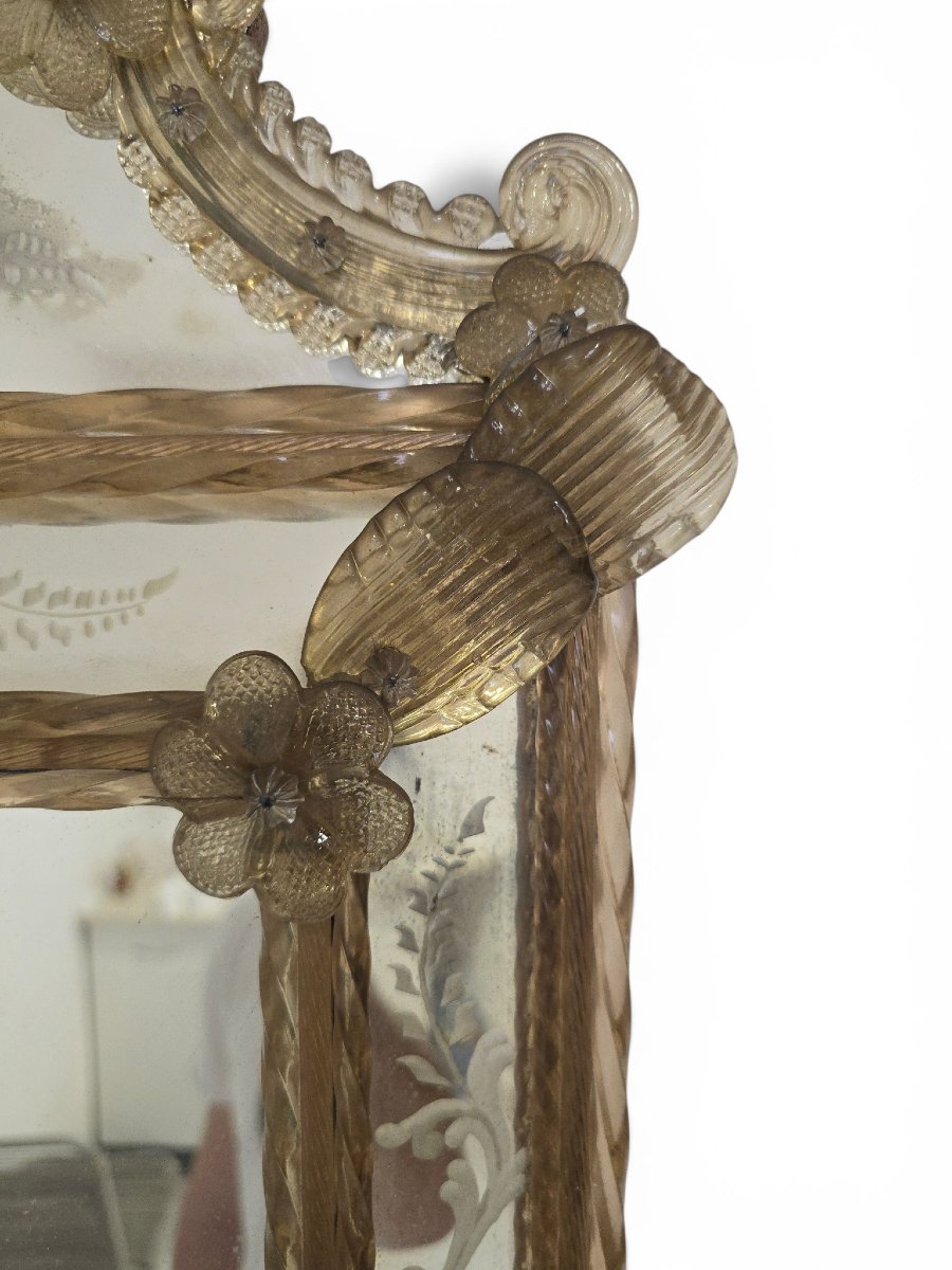 Venetian Wall Mirror Made Of Murano Glass, Adorned With Floral Engravings And Amber Accents, 20th Century-photo-2