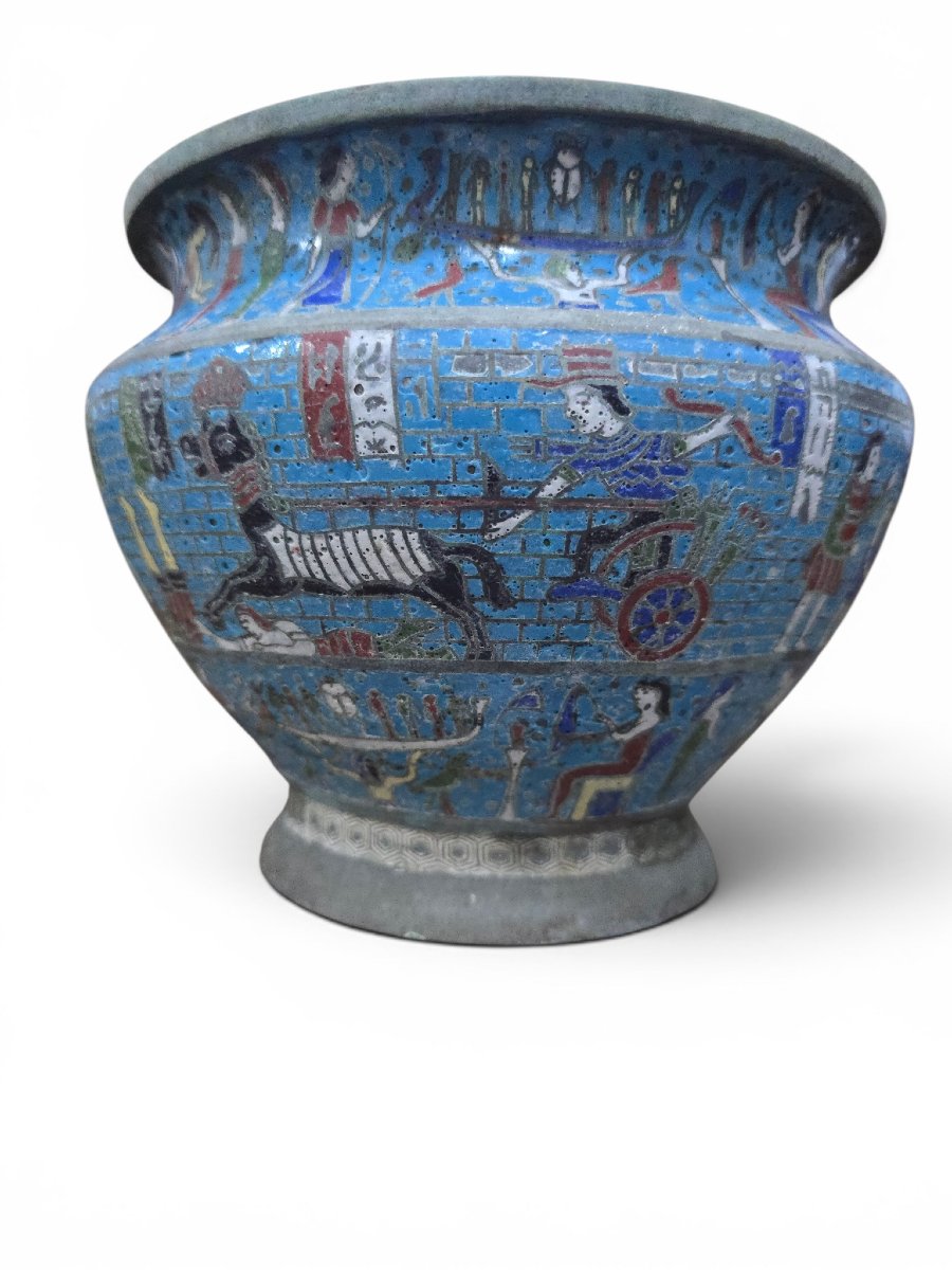 Jardinière cloisonnée de style néo-égyptien à décor polychrome, vers 1900-photo-2