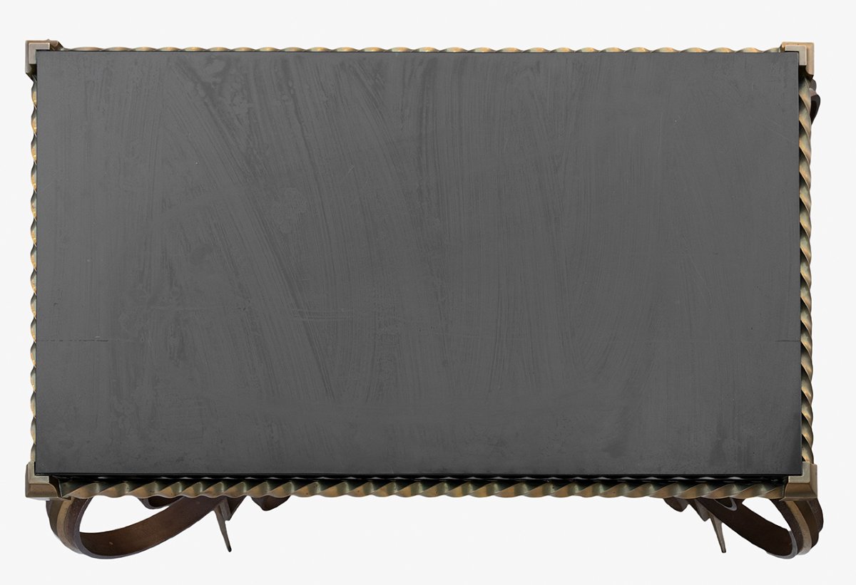 Table basse française des années 1970 en marbre noir belge, bronze doré et fer forgé-photo-2